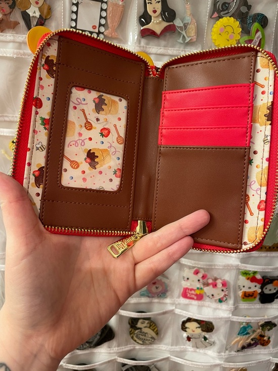 Loungefly Exclusive - Winnie the Pooh Ice Cream Zip Around Wallet - Picture 9 of 9